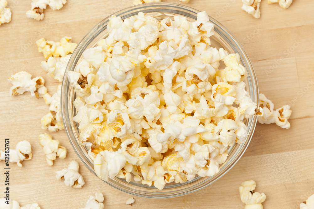 Crunchy white buttered popcorn Crunchy white buttered popcorn