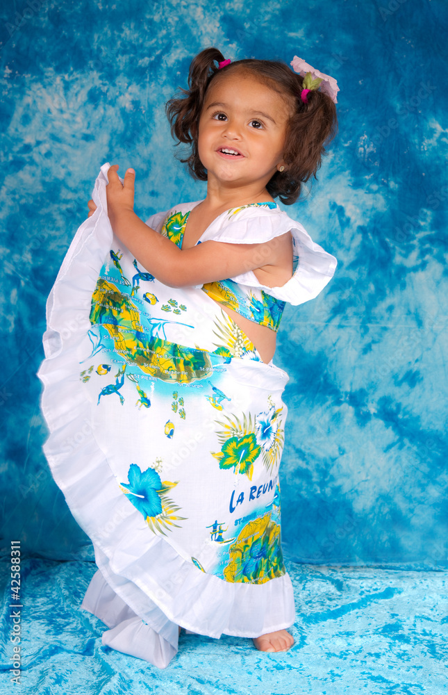 jolie fillette réunionnaise qui fait tourner sa robe Stock Photo | Adobe  Stock