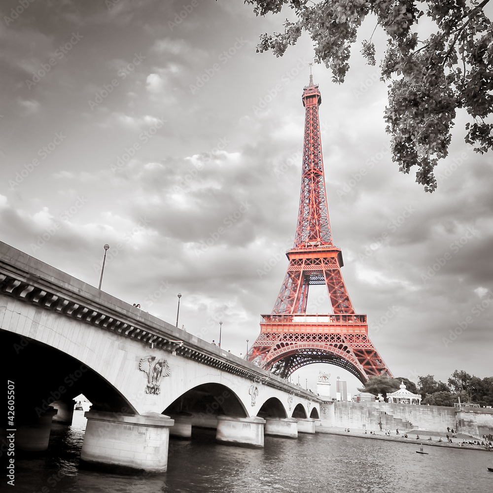 Eiffel tower monochrome selective colorization - obrazy, fototapety, plakaty 