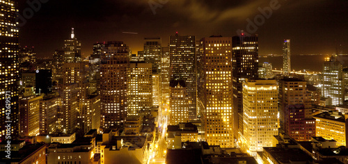 antena San Francisco nocą