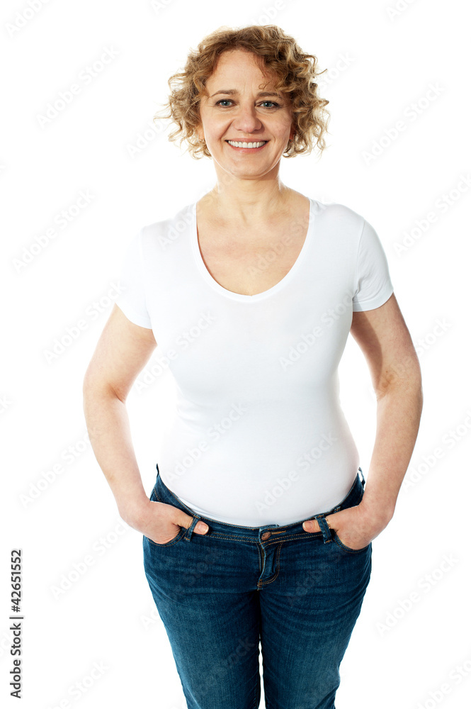Obraz premium Stylish woman posing with hands in pocket