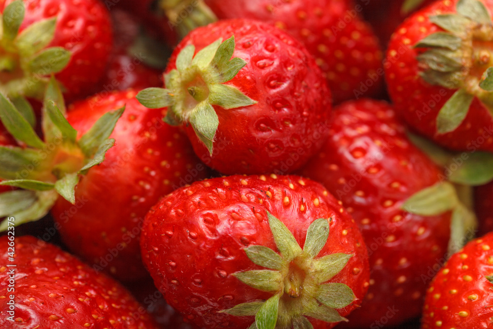 Fresh Strawberries with Green Leaf Fresh Strawberries with Green Leaf