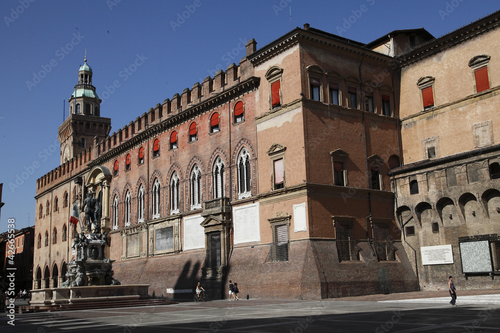 Bologna,Piazza Maggiore e fontana del Nettuno