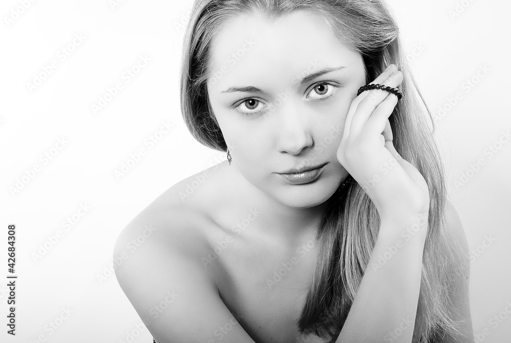 Obraz premium Portrait of the beautiful girl in costume jewellery