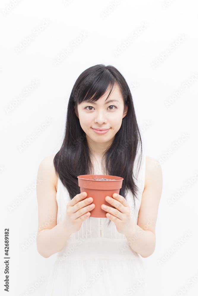 植木鉢を持った女性 植木鉢を持った女性