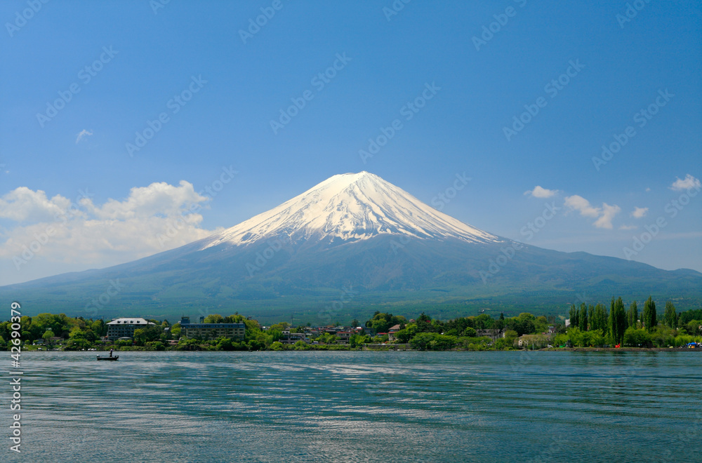【自然景観】早春の富士山と河口湖