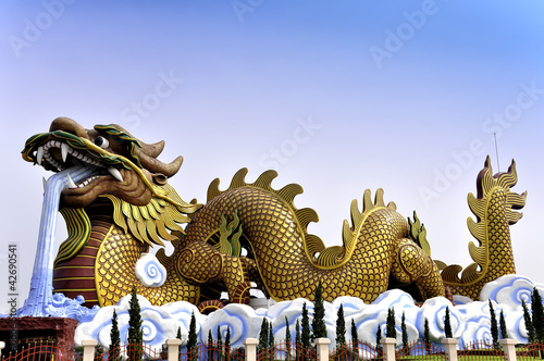 Dragon statue © Phattana
