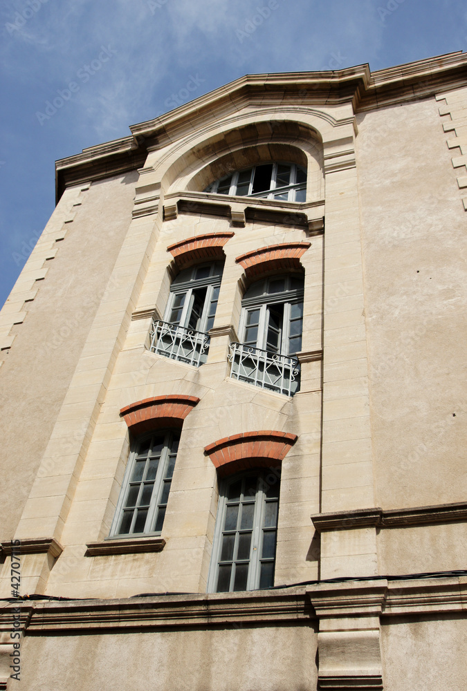 Fenêtres obliques à Nîmes