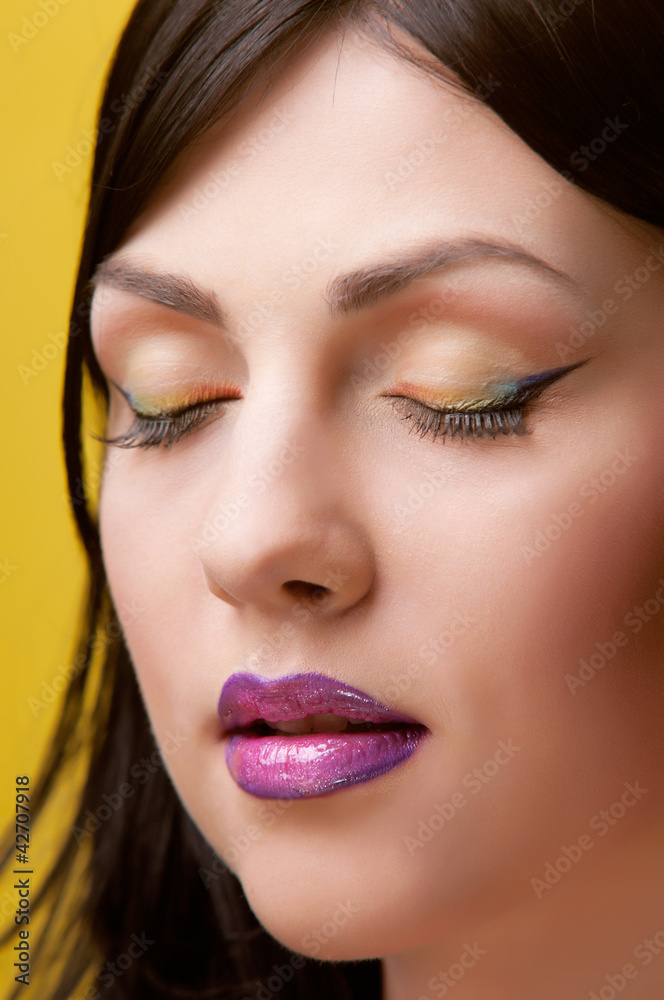 Naklejka premium woman on a yellow background
