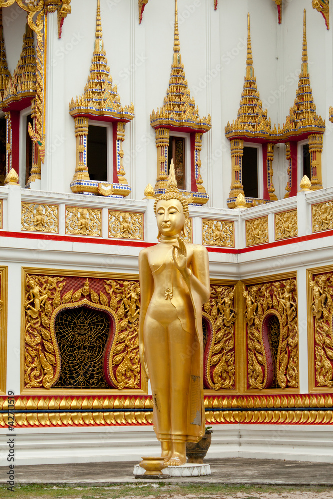 Fototapeta premium Golden Statue of Buddha