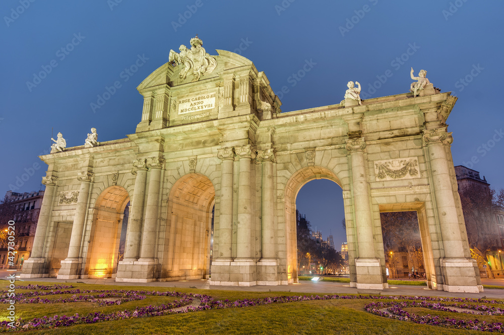Fototapeta premium Puerta de Alcala at Madrid, Spain
