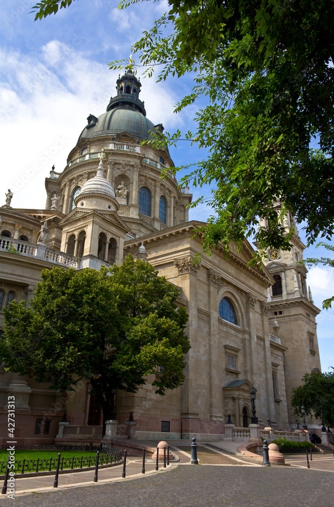 Fototapeta premium St. Stephen's basilica, largest church in Budapest