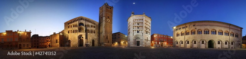 Parma, Piazza Duomo e Battistero © anghifoto