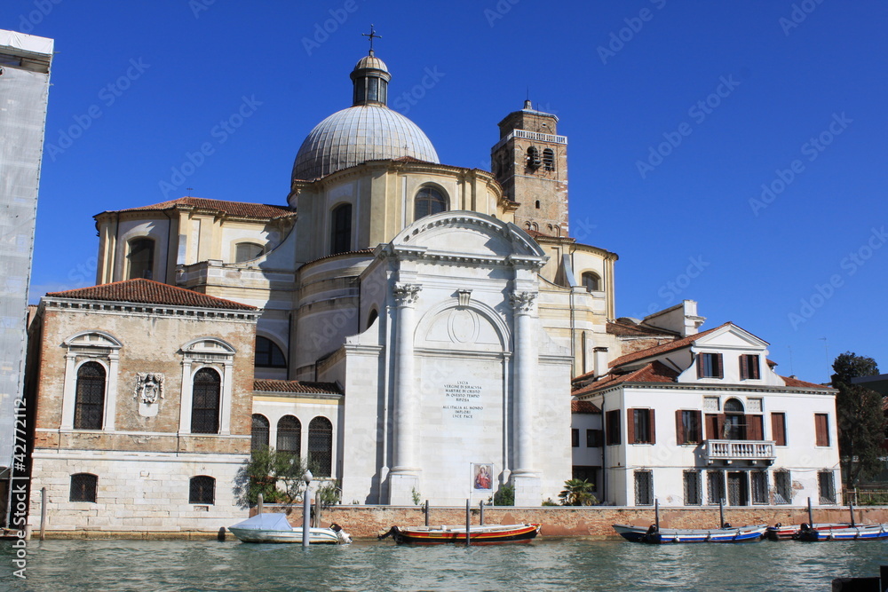 Eglise sur le Grand Canal de Venise - Italie