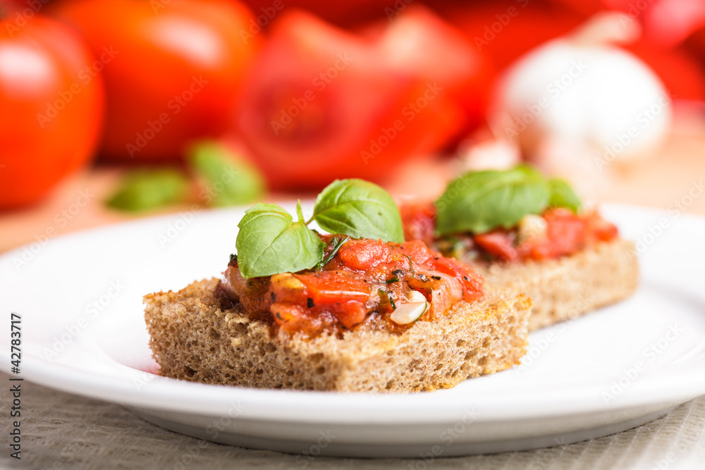 Crostini with tomato