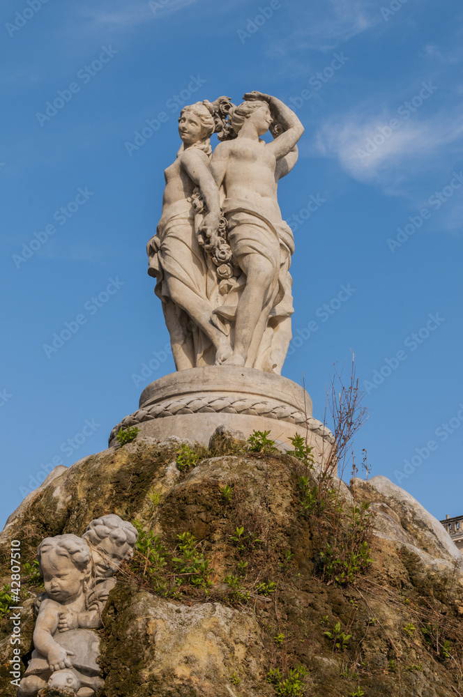 Statue des Trois Grâces, déesses emblématiques de Montpellier