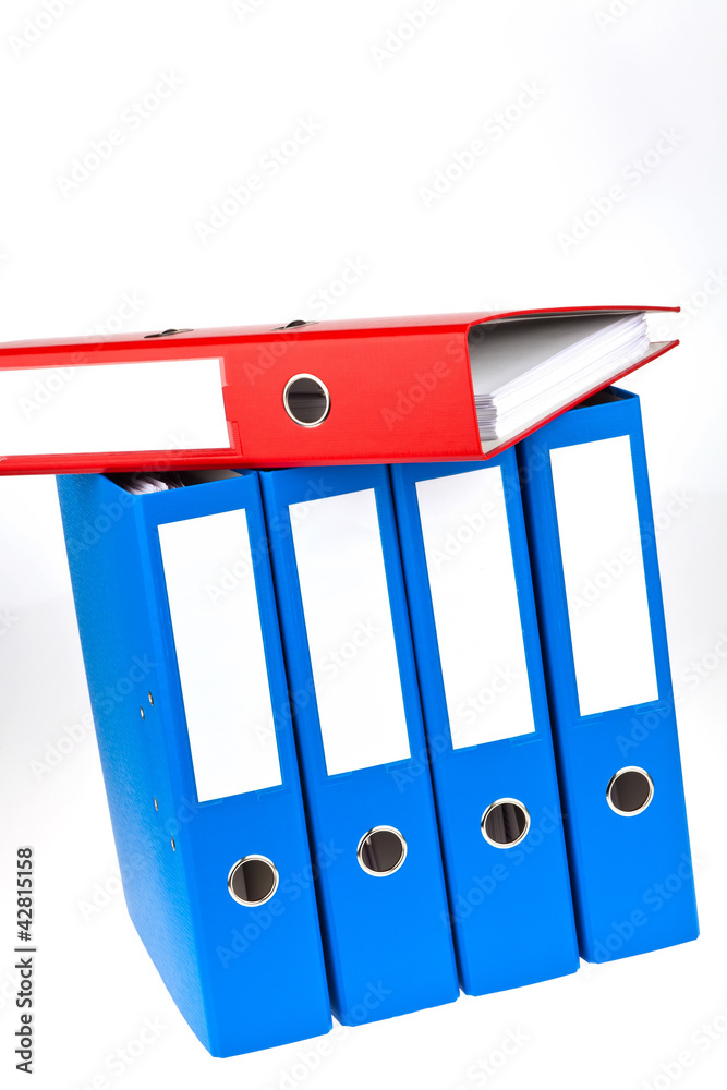 Akten Ordner mit Schriftstücken und Dokumenten