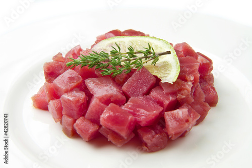 Fotografi tartara di tonno