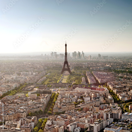 La Tour Eiffel depuis la tour montparnasse - Paris - France © Production Perig