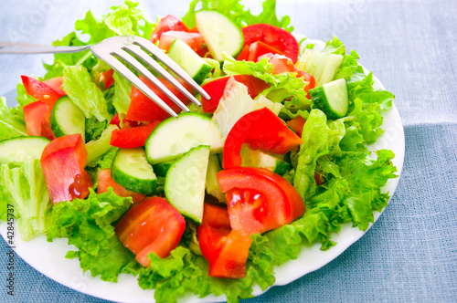 vegetable salad on plate