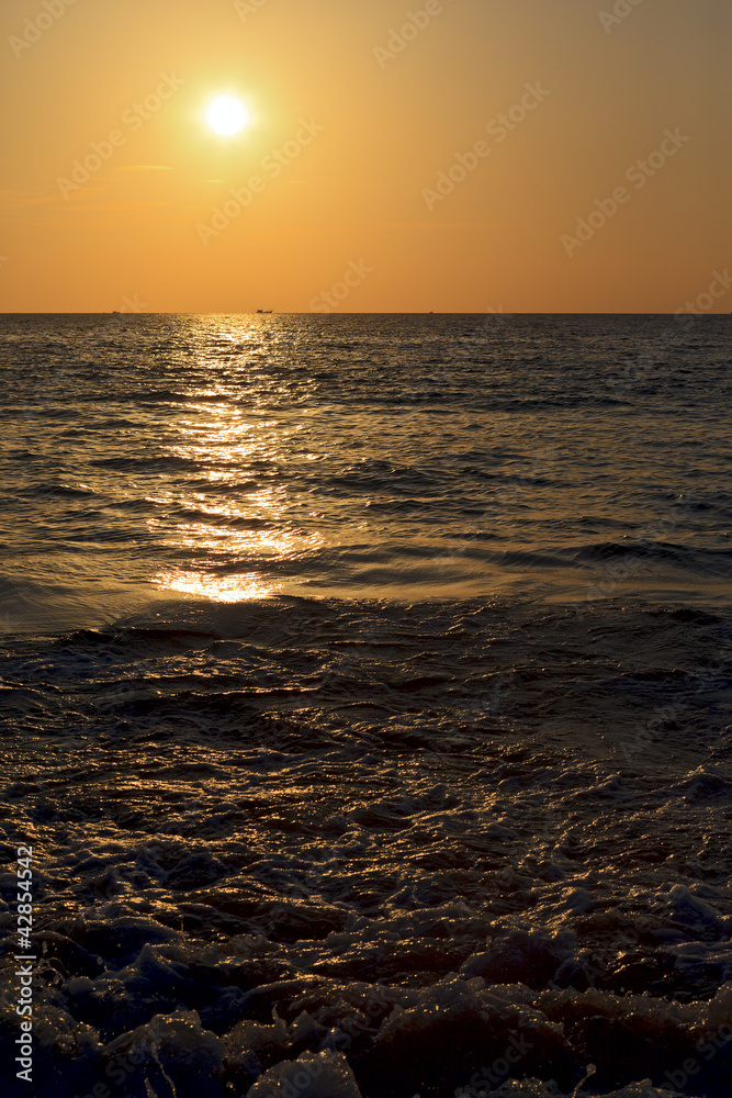 Закат на море. Sunset on the sea.