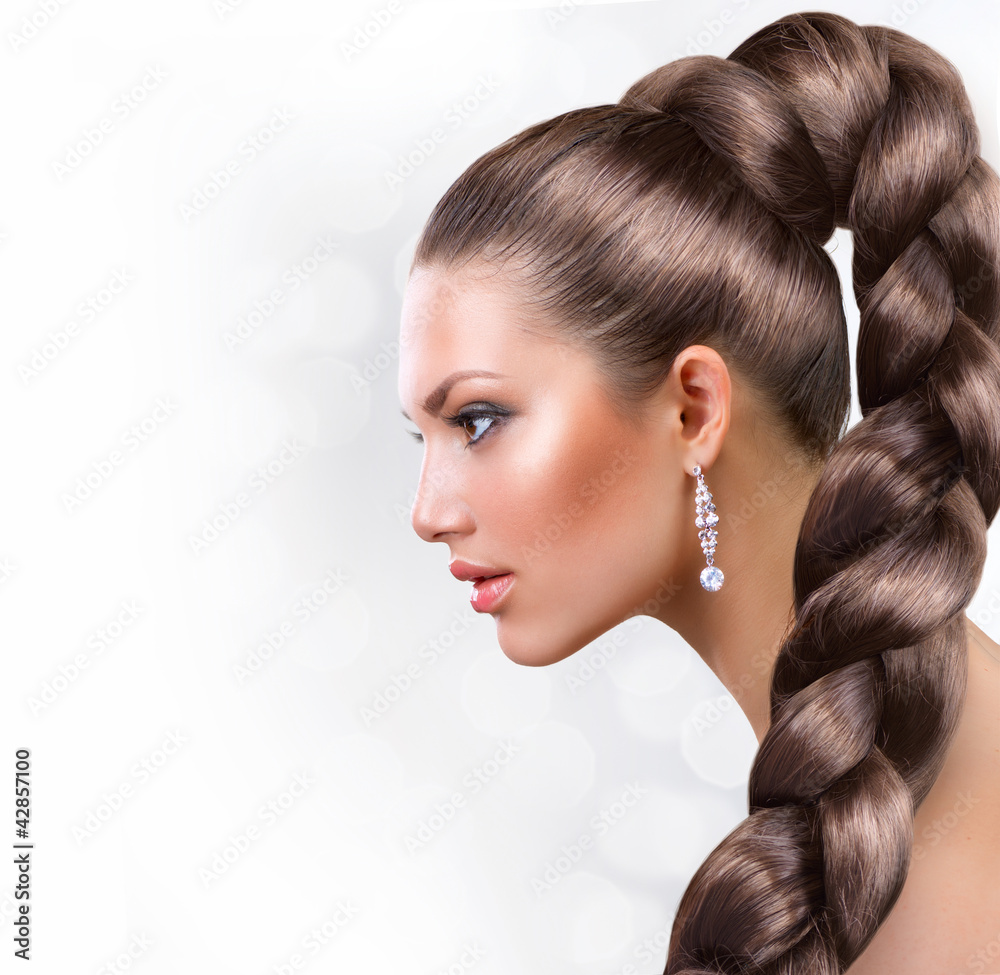 Obraz premium Long Healthy Hair. Beautiful Woman Portrait with Long Brown Hair