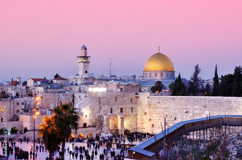 Fototapeta premium Ściana Płaczu i Kopuła na Skale w Jerozolimie, Izrael