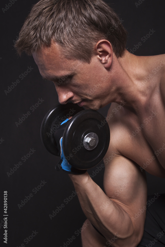 Fototapeta premium Ćwiczący mężczyzna