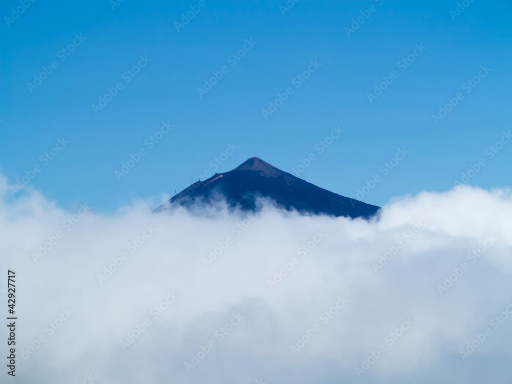 Fototapeta premium Peak of Teide in clouds