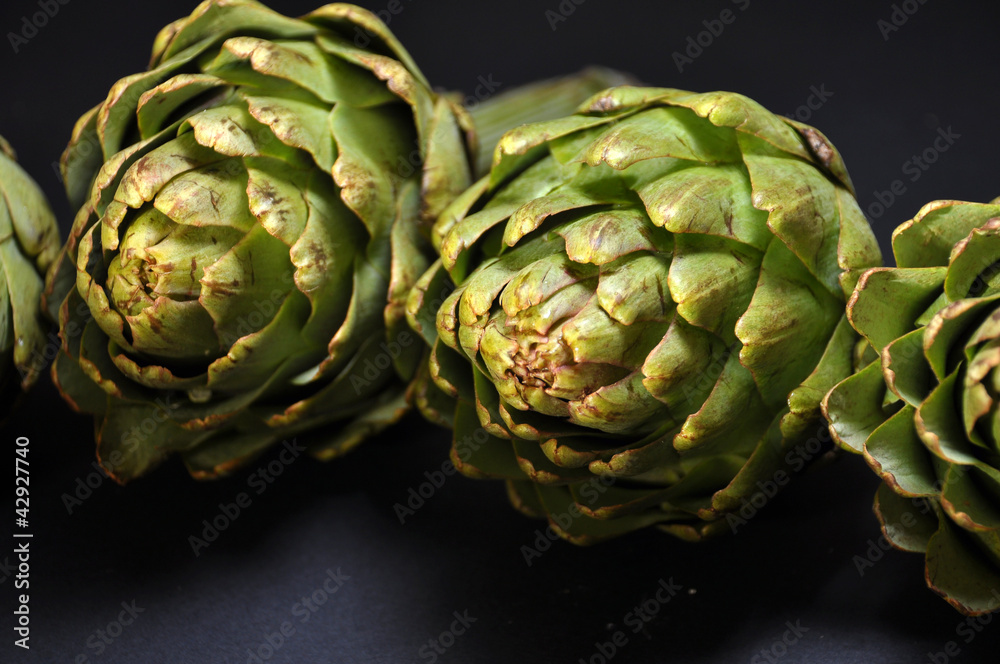 Obraz premium carciofi su sfondo nero