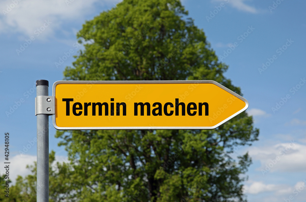 Fototapeta premium Pfeil mit Baum TERMIN MACHEN
