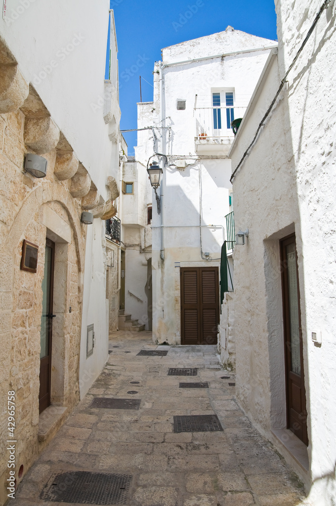 Obraz premium Przejście. Cisternino. Apulia. Włochy.