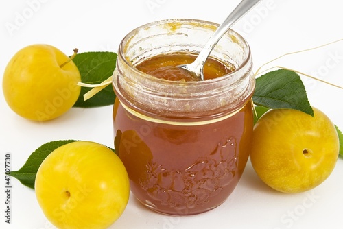 marmellata di prugna gialla- goccia d'oro photo