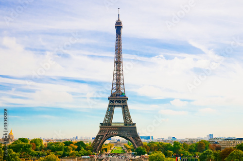 Paris, the beautiful Eiffel Tower © Valeri Luzina