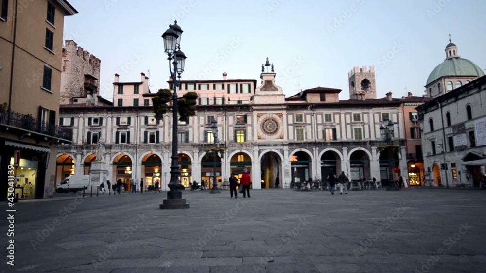 Piazza italiana Loggia stile veneziano