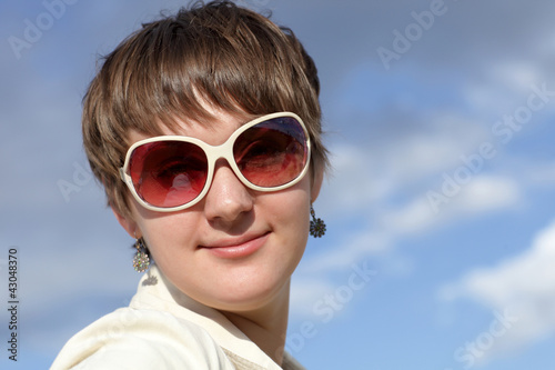 Brunette with sunglasses