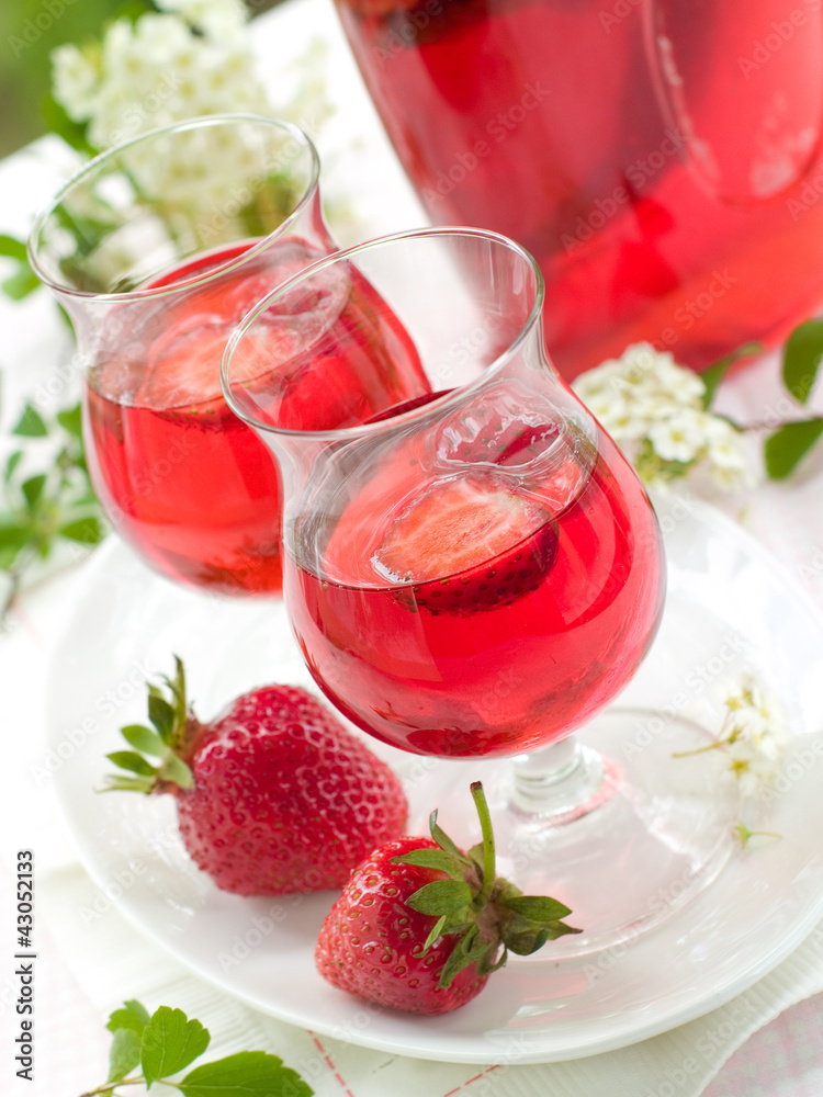 Strawberry liqour