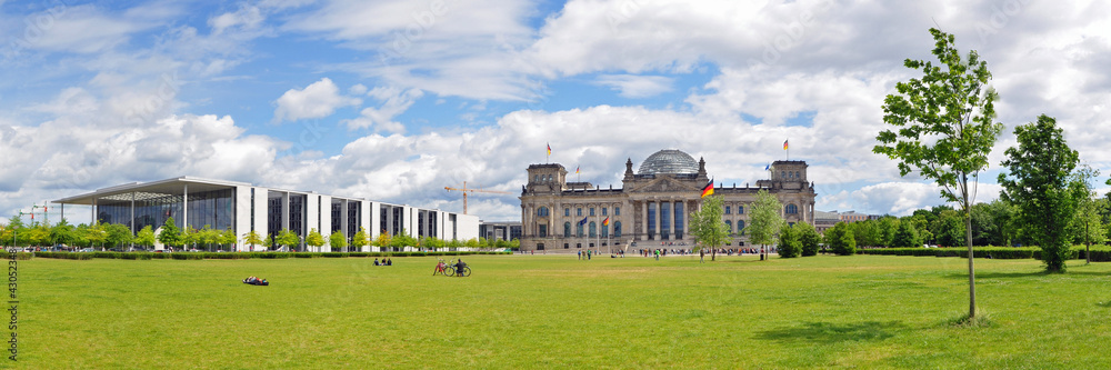 Naklejka premium Panoramafoto Berlin, Reichstag