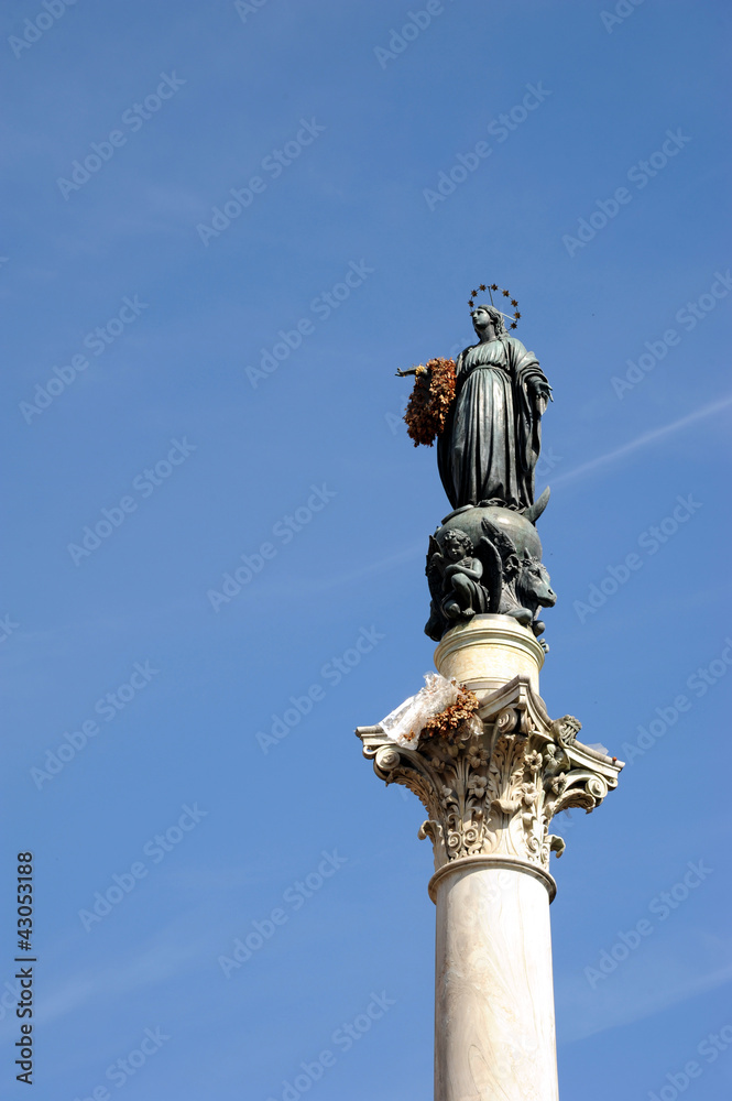 Rom Brunnen Säule Detail