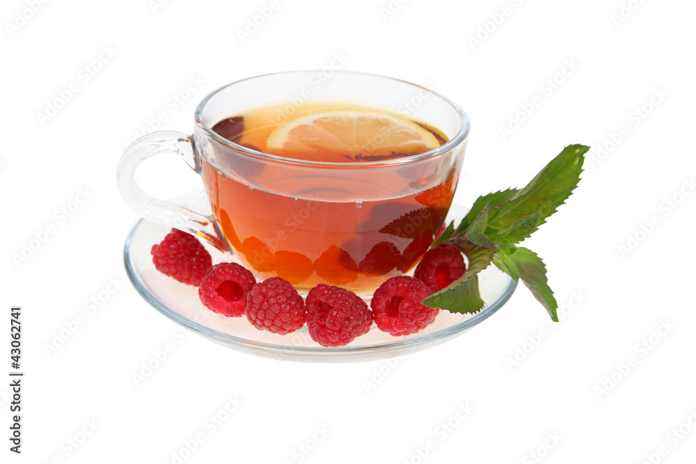 Tea with raspberries and mint