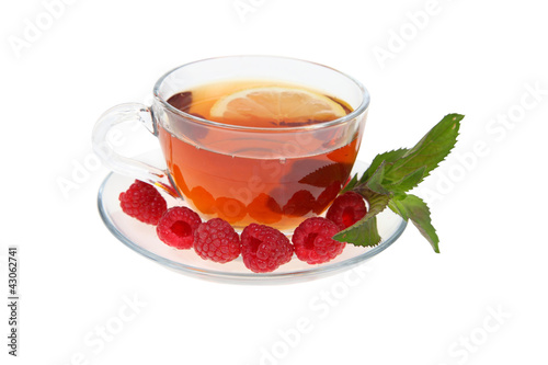 Tea with raspberries and mint