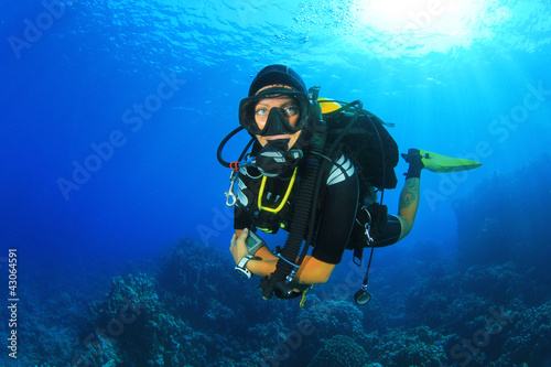 Woman Scuba Diver © Richard Carey