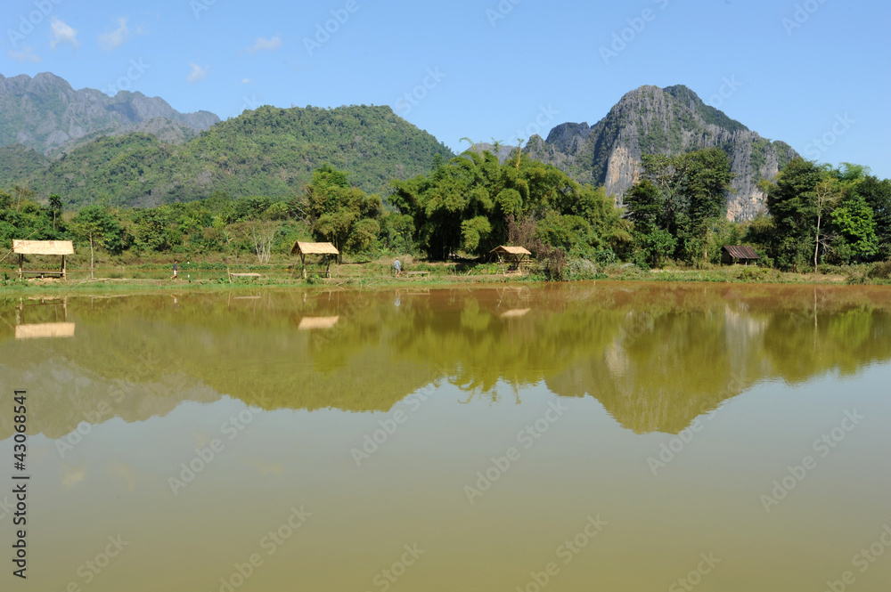 Lago di PaPong vicino a Vang Vieng in Laos