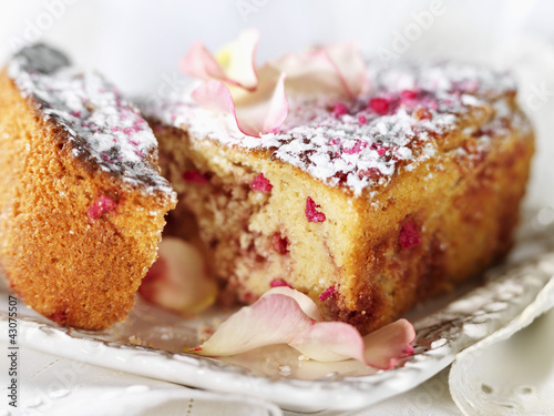 Fototapeta Naklejka Na Ścianę i Meble -  Cake à la rose