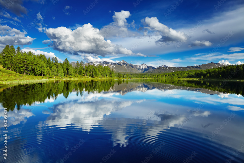 Obraz premium Górskie jezioro