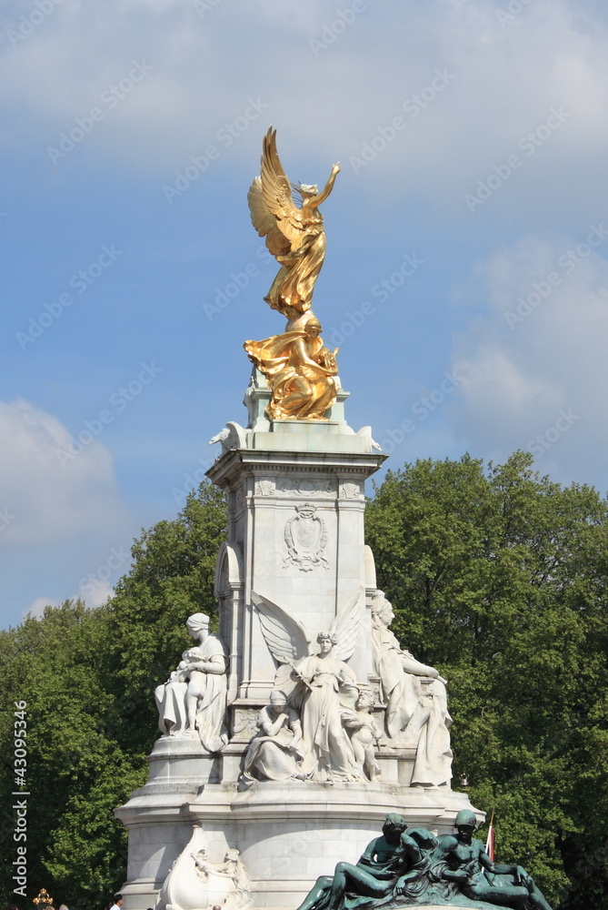 Victoria Monument in London