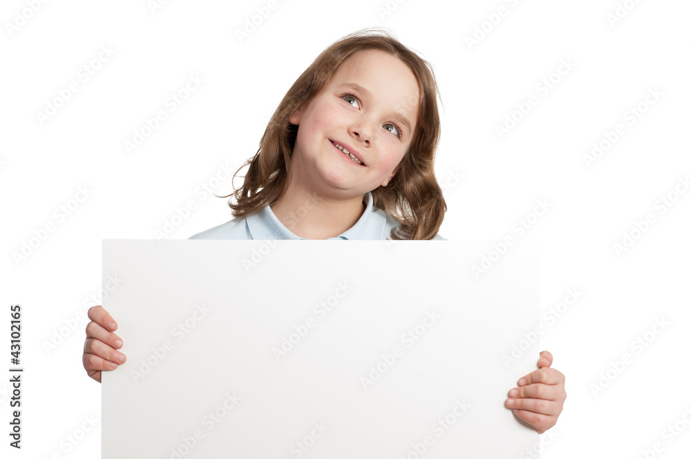 schülerin hält hinweisschild und schaut hoch schülerin hält hinweisschild und schaut hoch