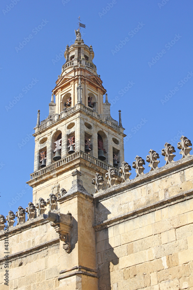 Muro y campanario de la mezquita de Córdoba - España