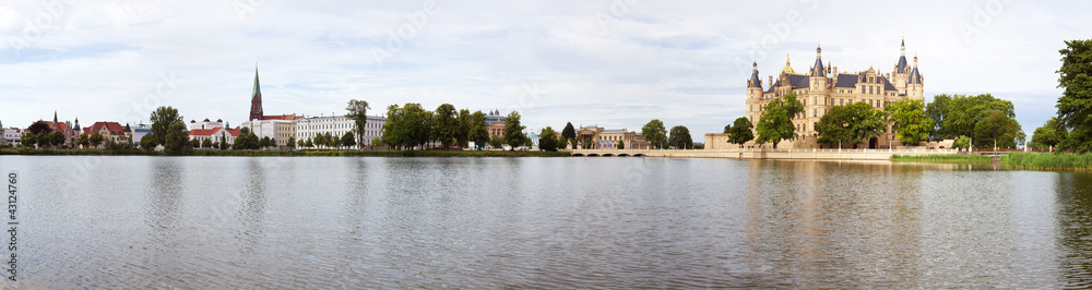 Panorama Schwerin mit See und Schloss