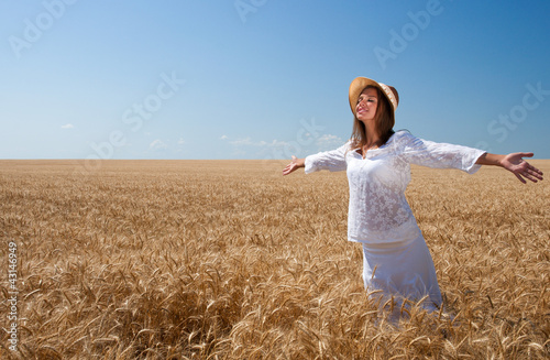 Fototapeta Naklejka Na Ścianę i Meble -  Girl on wheat field
